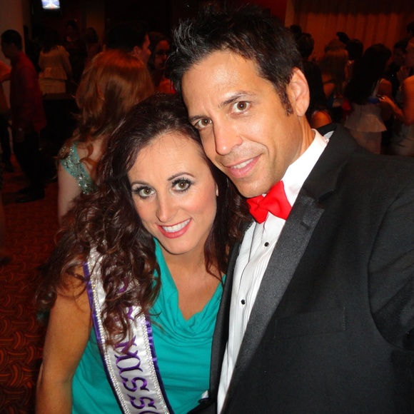 Meet your Posher, Leah - Picture 2 of 2